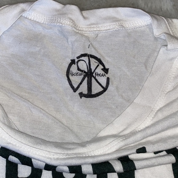 Graphic T-Shirt - Picture 3 of 7